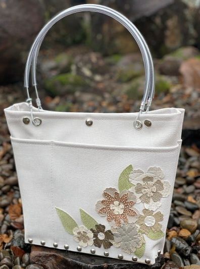 "White Flower Garden " Traveler Bag